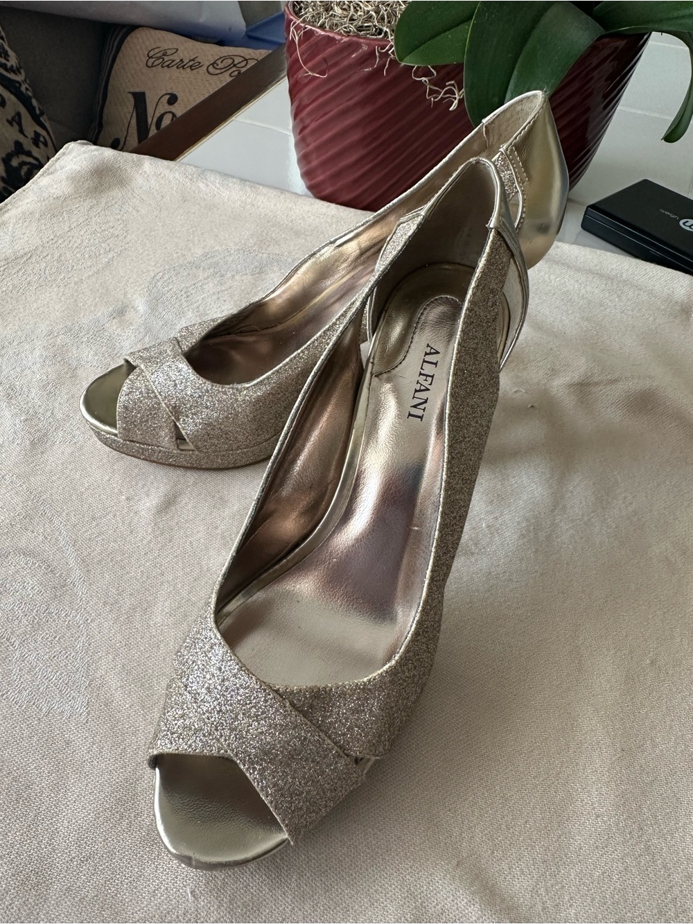 Alfani Fairtax Champagne Gold Bronze Glitter Peep Toe Heels Size 8M - Picture 10 of 10
